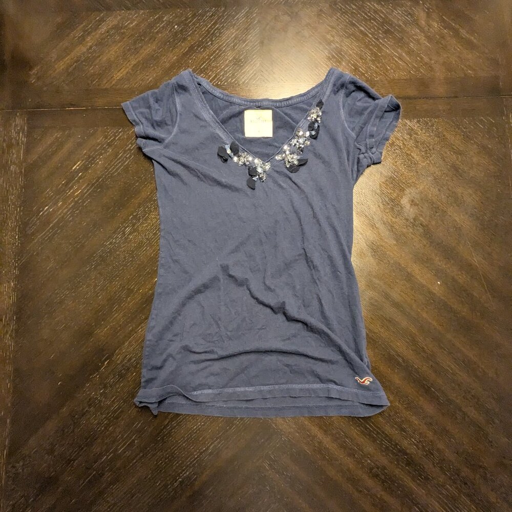 Hollister Vintage Navy Blue Top – Size M, Versatile & Flattering